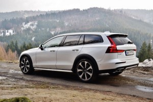 Volvo-V60-Cross-Country-2019-215670-900x900